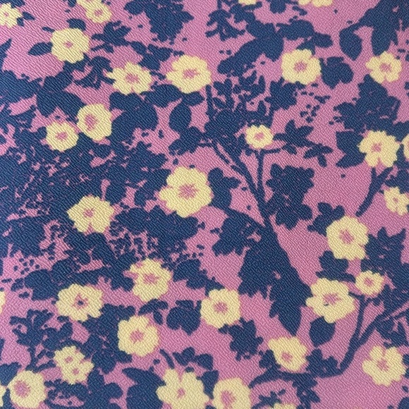 LuLaRoe Women’s Cassie Pencil Skirt/Size: L /Color:Pink-Blue-White Floral (NWT) - Picture 4 of 7